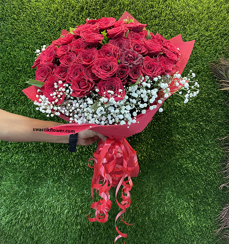 20 Red Roses Hand Bunch