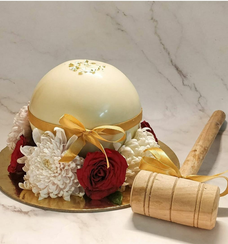 White Chocolate Pinata Cake 700 gms