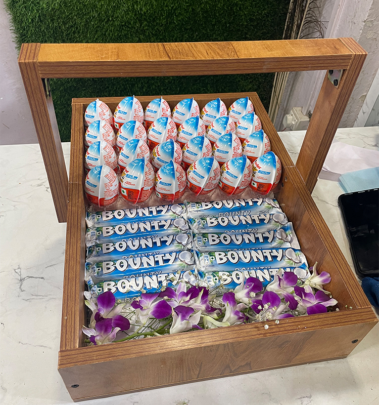 Kinder Joy with Bounty (24 kinder Joy 10 Bounty Chocolate)