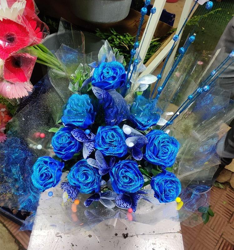 10 Blue Roses Bouquet