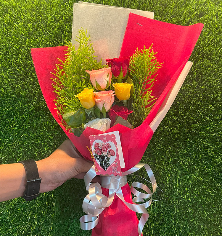 8 Colorful Roses Bouquet